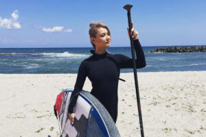 Maria Ozawa on the beach and surfs
